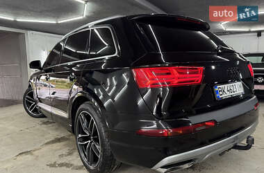 Позашляховик / Кросовер Audi Q7 2015 в 