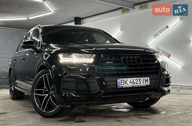 Позашляховик / Кросовер Audi Q7 2015 в 