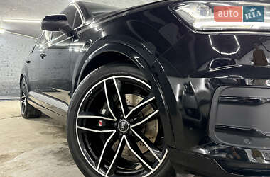 Позашляховик / Кросовер Audi Q7 2015 в 