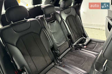 Позашляховик / Кросовер Audi Q7 2015 в 