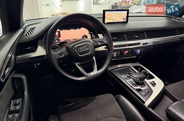 Позашляховик / Кросовер Audi Q7 2015 в 
