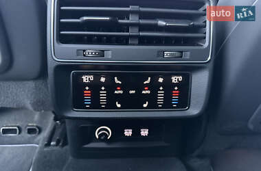 Позашляховик / Кросовер Audi Q7 2019 в 
