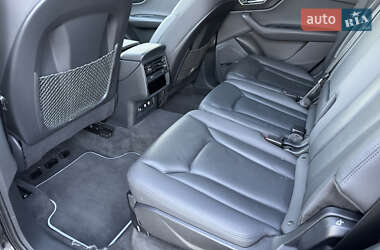 Позашляховик / Кросовер Audi Q7 2019 в 