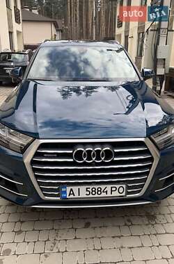 Позашляховик / Кросовер Audi Q7 2018 в 