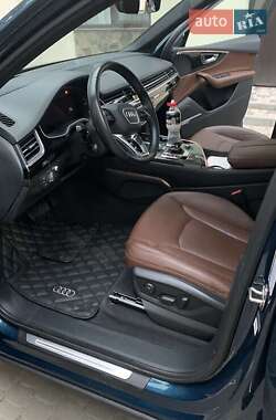 Позашляховик / Кросовер Audi Q7 2018 в 