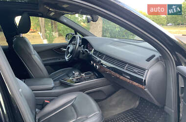 Внедорожник / Кроссовер Audi Q7 2016 в 