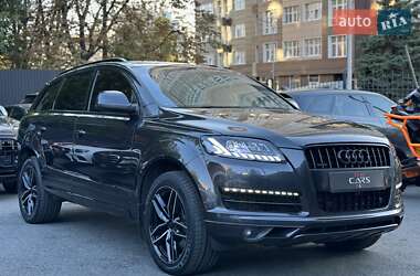 Позашляховик / Кросовер Audi Q7 2013 в 