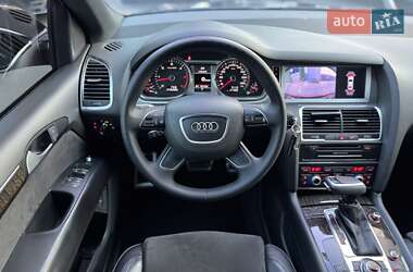 Позашляховик / Кросовер Audi Q7 2013 в 