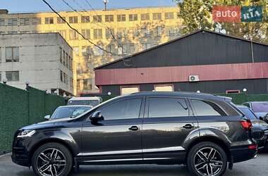 Позашляховик / Кросовер Audi Q7 2013 в 