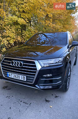 Позашляховик / Кросовер Audi Q7 2017 в 