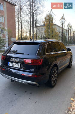 Позашляховик / Кросовер Audi Q7 2017 в 