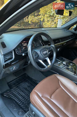 Позашляховик / Кросовер Audi Q7 2017 в 