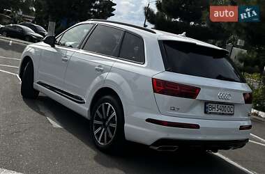 Внедорожник / Кроссовер Audi Q7 2017 в 