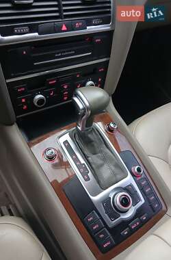 Позашляховик / Кросовер Audi Q7 2012 в 