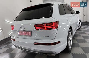 Позашляховик / Кросовер Audi Q7 2018 в 
