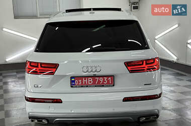 Позашляховик / Кросовер Audi Q7 2018 в 