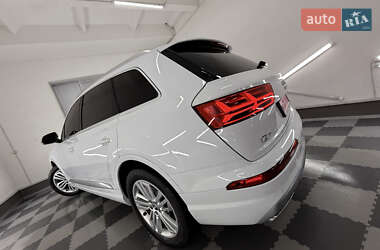 Позашляховик / Кросовер Audi Q7 2018 в 