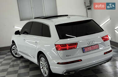 Позашляховик / Кросовер Audi Q7 2018 в 