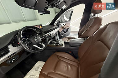 Позашляховик / Кросовер Audi Q7 2018 в 