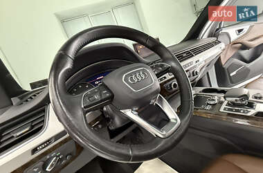 Позашляховик / Кросовер Audi Q7 2018 в 