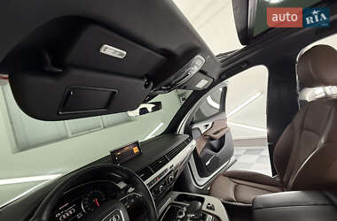Позашляховик / Кросовер Audi Q7 2018 в 