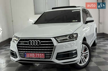 Позашляховик / Кросовер Audi Q7 2018 в 