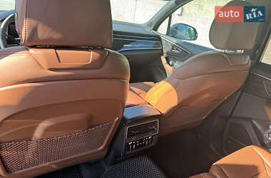 Позашляховик / Кросовер Audi Q7 2023 в 