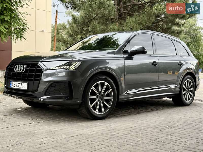 Позашляховик / Кросовер Audi Q7 2021 в Дніпрі