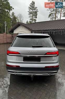 Внедорожник / Кроссовер Audi Q7 2022 в 