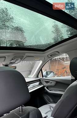 Внедорожник / Кроссовер Audi Q7 2022 в 