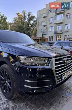 Позашляховик / Кросовер Audi Q7 2016 в 