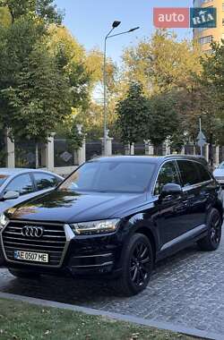Позашляховик / Кросовер Audi Q7 2016 в 