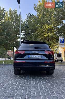 Позашляховик / Кросовер Audi Q7 2016 в 