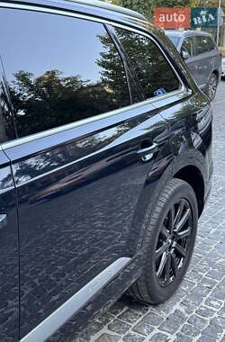 Позашляховик / Кросовер Audi Q7 2016 в 