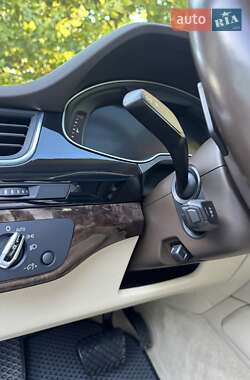 Позашляховик / Кросовер Audi Q7 2016 в 