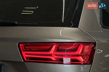 Позашляховик / Кросовер Audi Q7 2018 в 