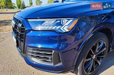 Позашляховик / Кросовер Audi Q7 2023 в 