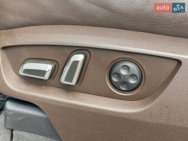 Позашляховик / Кросовер Audi Q7 2015 в Києві