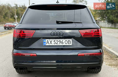 Позашляховик / Кросовер Audi Q7 2016 в 