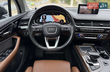 Позашляховик / Кросовер Audi Q7 2016 в 
