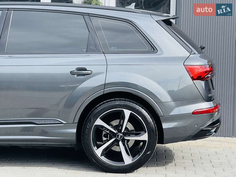 Позашляховик / Кросовер Audi Q7 2020 в Мукачевому