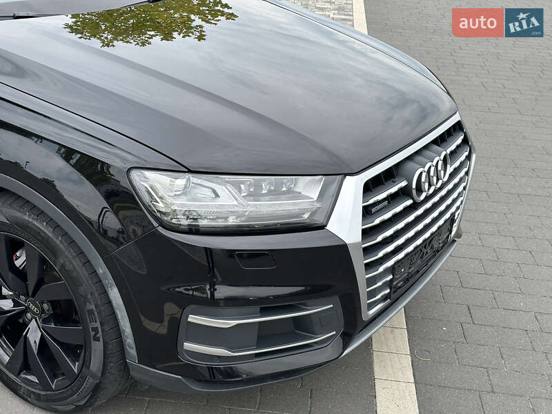 Внедорожник / Кроссовер Audi Q7 2015 в Мукачево