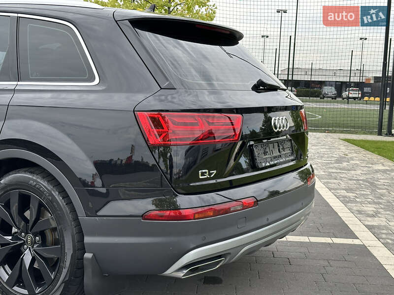 Внедорожник / Кроссовер Audi Q7 2015 в Мукачево