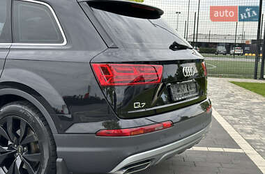 Внедорожник / Кроссовер Audi Q7 2015 в 