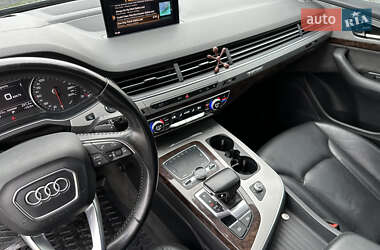 Внедорожник / Кроссовер Audi Q7 2015 в 
