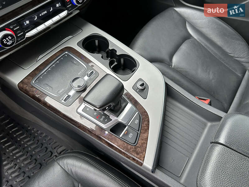 Внедорожник / Кроссовер Audi Q7 2015 в Мукачево