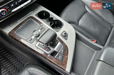 Внедорожник / Кроссовер Audi Q7 2015 в 