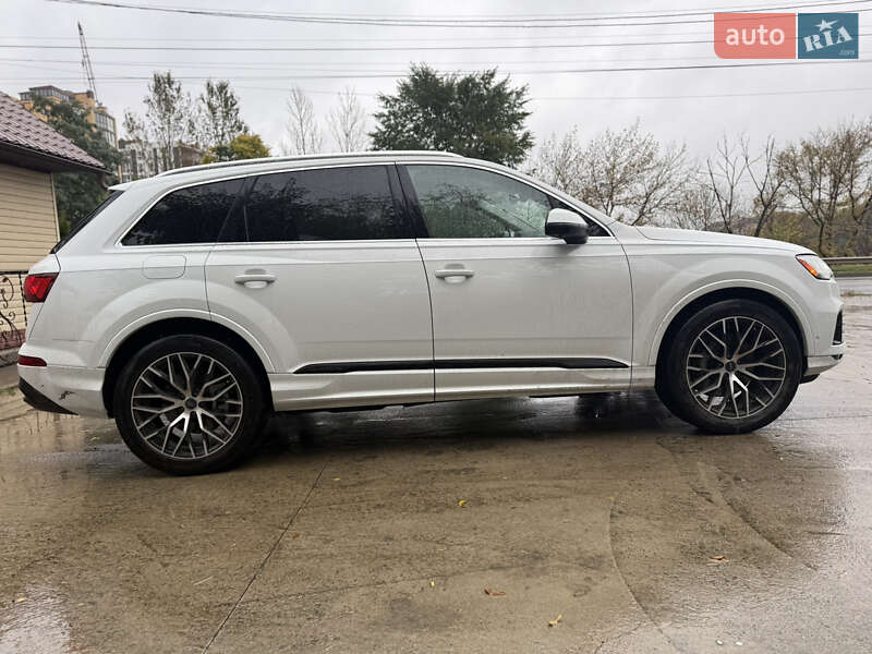 Позашляховик / Кросовер Audi Q7 2021 в Чернівцях