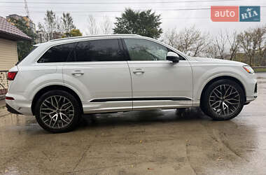 Внедорожник / Кроссовер Audi Q7 2021 в 