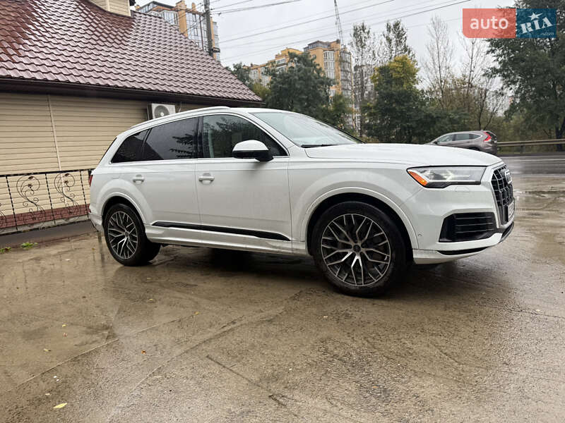 Позашляховик / Кросовер Audi Q7 2021 в Чернівцях
